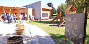 Slavnostní otevření přístavby MŠ Komárov - 1599743446_Otevření nové budovy MŠ Komárov 9.9. 2020 (5).jpg